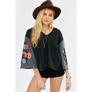 Pins & Needles Anthropologie Embroidered Floral Sleeve Top Size Small